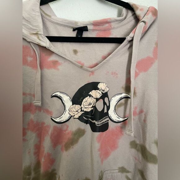 Torrid Size 0/Large Skull Sweatshirt cotton Blend Witchy Tie Dye Grey Cozy - Picture 3 of 6